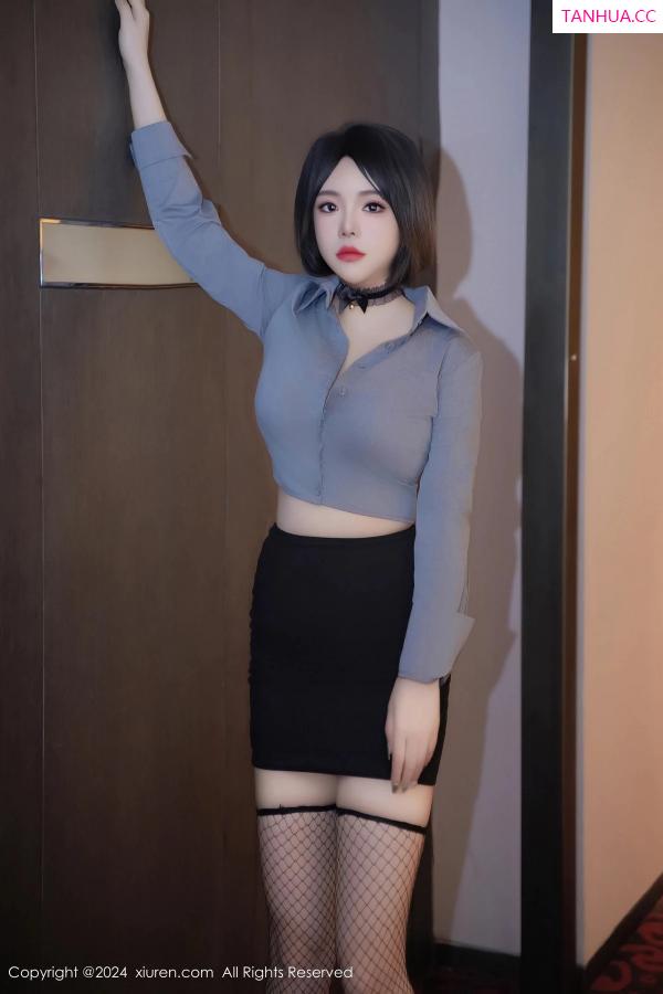   [XiuRen]高清写真图 2024.04.23 No.8435 陆萱雅 黑丝美腿第15张图片